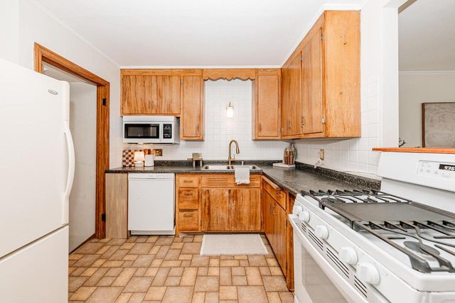 3269 N Oakland AVENUE, Milwaukee, WI 53211