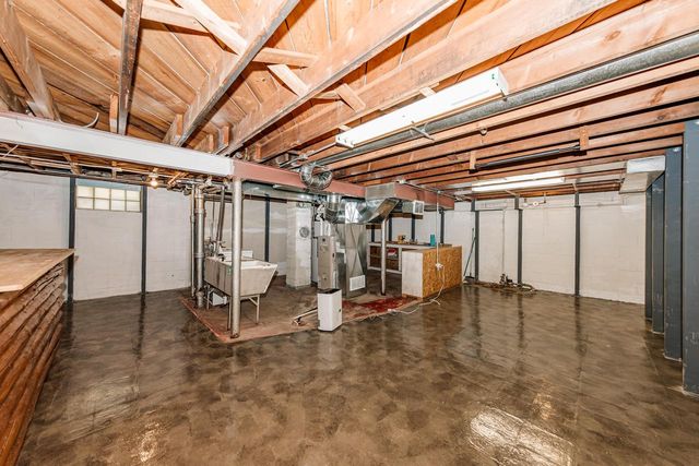 3269 N Oakland AVENUE, Milwaukee, WI 53211