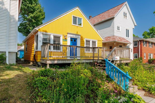 3269 N Oakland AVENUE, Milwaukee, WI 53211