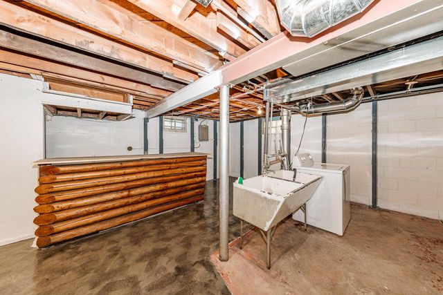 3269 N Oakland AVENUE, Milwaukee, WI 53211
