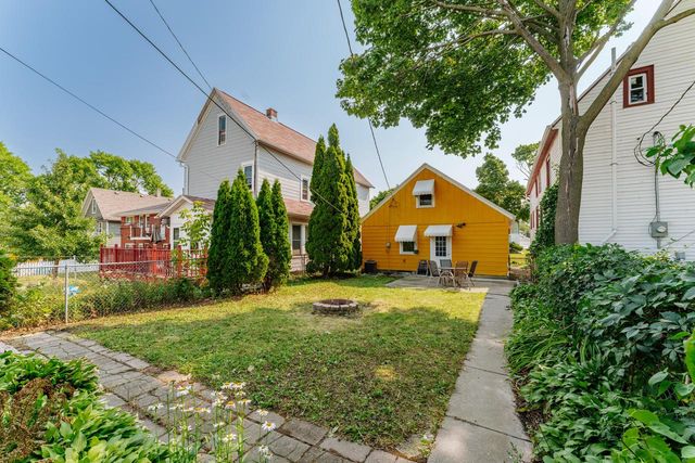 3269 N Oakland AVENUE, Milwaukee, WI 53211