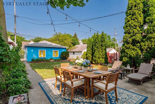 3269 N Oakland AVENUE, Milwaukee, WI 53211