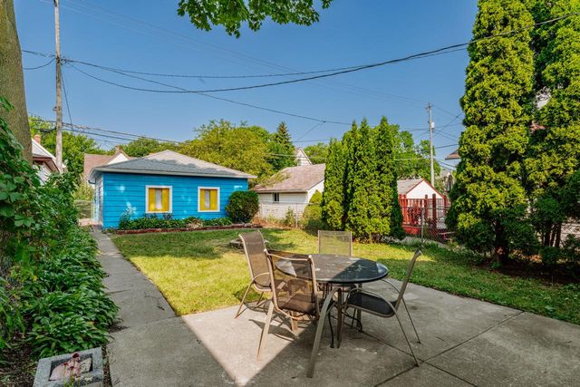 3269 N Oakland AVENUE, Milwaukee, WI 53211