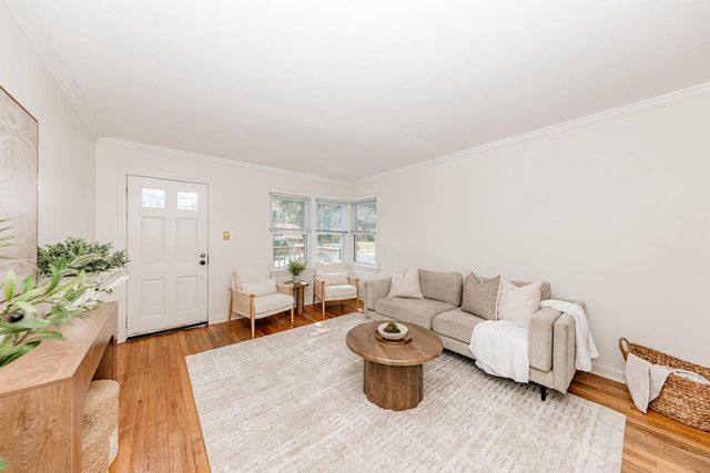 3269 N Oakland AVENUE, Milwaukee, WI 53211
