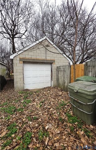 126 S 11th Ave, Hopewell, VA 23860