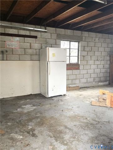 126 S 11th Ave, Hopewell, VA 23860