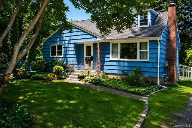38 Maple Avenue, Locust Valley, NY 11560