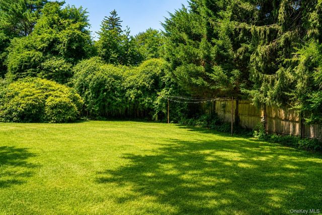 38 Maple Avenue, Locust Valley, NY 11560