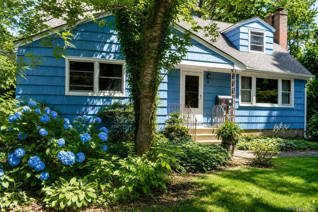 38 Maple Avenue, Locust Valley, NY 11560