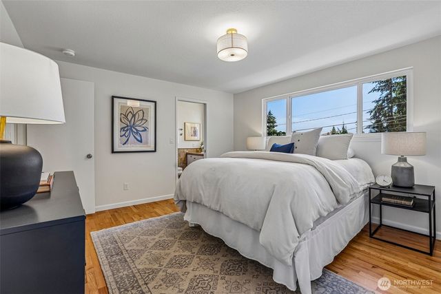 9116 SE 72nd Place, Mercer Island, WA 98040