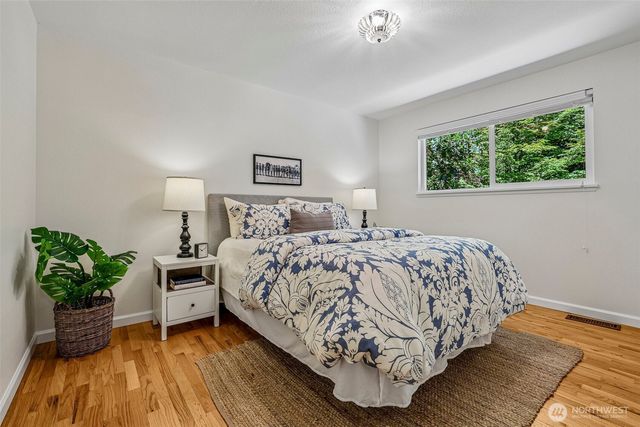 9116 SE 72nd Place, Mercer Island, WA 98040