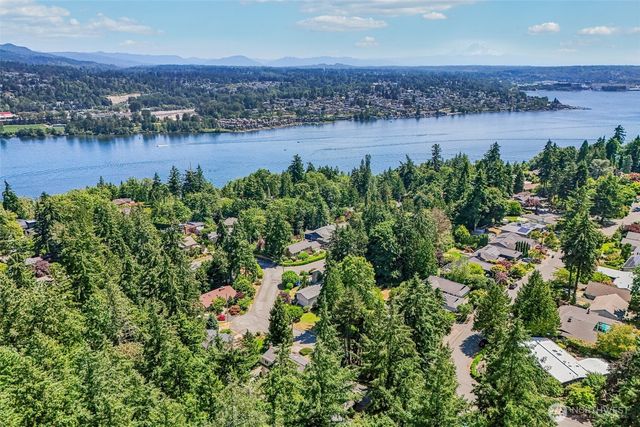 9116 SE 72nd Place, Mercer Island, WA 98040