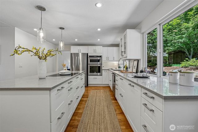 9116 SE 72nd Place, Mercer Island, WA 98040