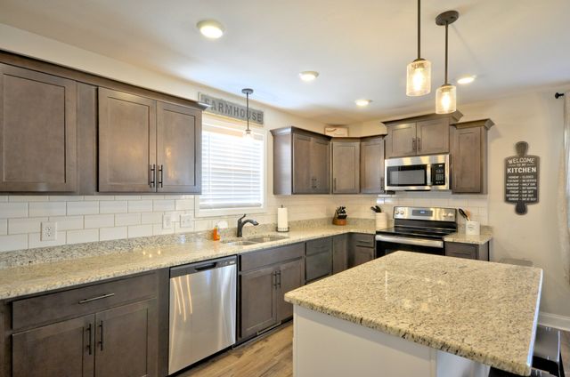 500 Macy Lynn Dr, Clarksville, TN 37042