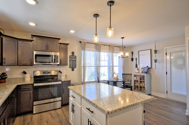 500 Macy Lynn Dr, Clarksville, TN 37042