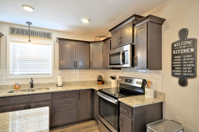 500 Macy Lynn Dr, Clarksville, TN 37042