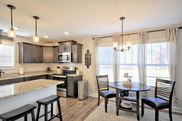 500 Macy Lynn Dr, Clarksville, TN 37042