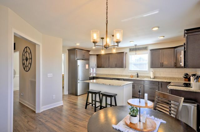 500 Macy Lynn Dr, Clarksville, TN 37042