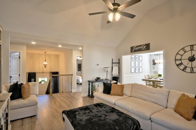 500 Macy Lynn Dr, Clarksville, TN 37042