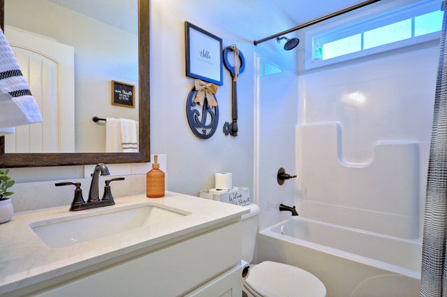 500 Macy Lynn Dr, Clarksville, TN 37042