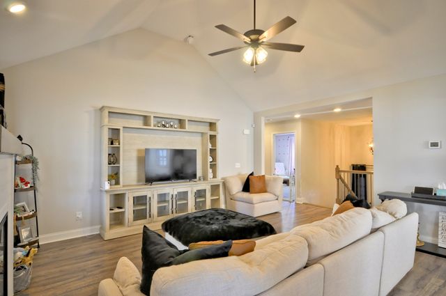 500 Macy Lynn Dr, Clarksville, TN 37042