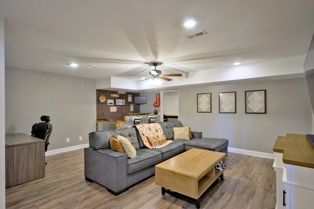 500 Macy Lynn Dr, Clarksville, TN 37042