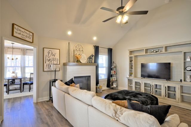 500 Macy Lynn Dr, Clarksville, TN 37042