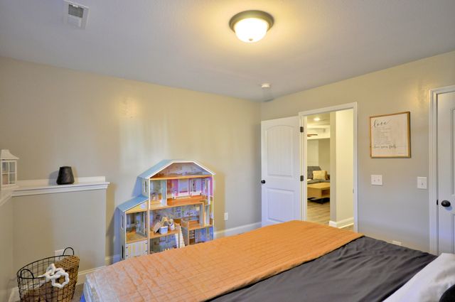 500 Macy Lynn Dr, Clarksville, TN 37042