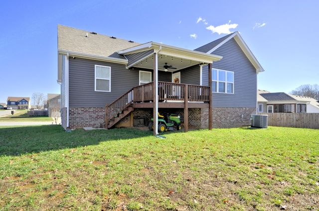 500 Macy Lynn Dr, Clarksville, TN 37042