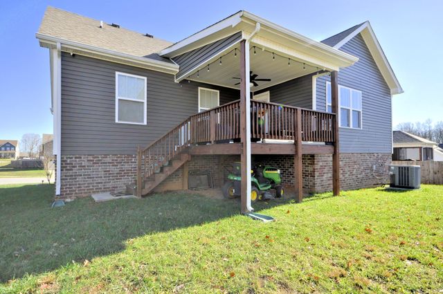 500 Macy Lynn Dr, Clarksville, TN 37042