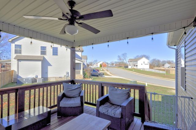 500 Macy Lynn Dr, Clarksville, TN 37042