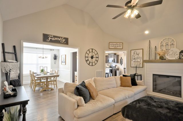 500 Macy Lynn Dr, Clarksville, TN 37042