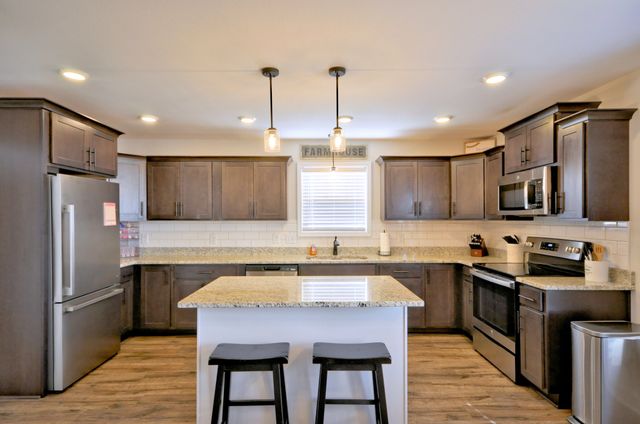 500 Macy Lynn Dr, Clarksville, TN 37042