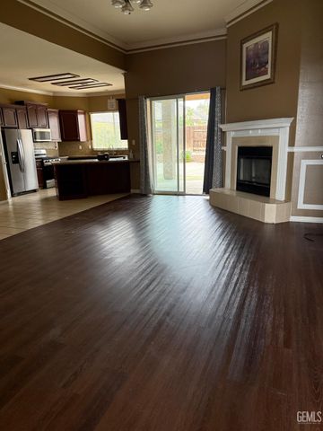 2802 Silver Shore Lane, Bakersfield, CA 93313