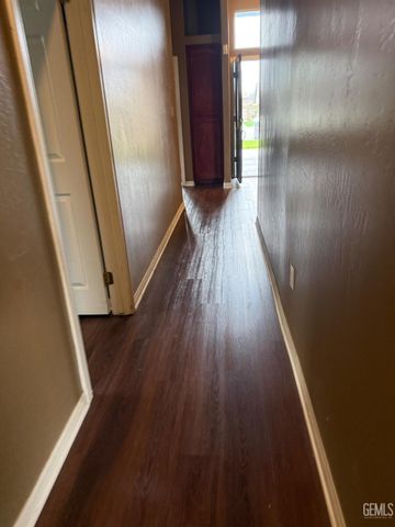 2802 Silver Shore Lane, Bakersfield, CA 93313