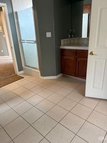 2802 Silver Shore Lane, Bakersfield, CA 93313