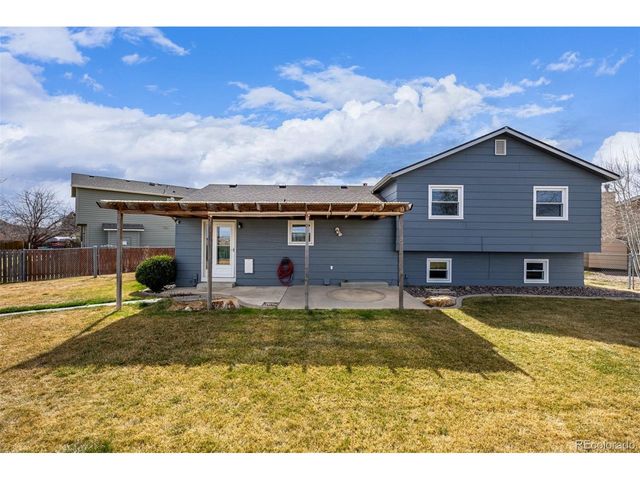 3420 Red Maple Ct, Loveland, CO 80538