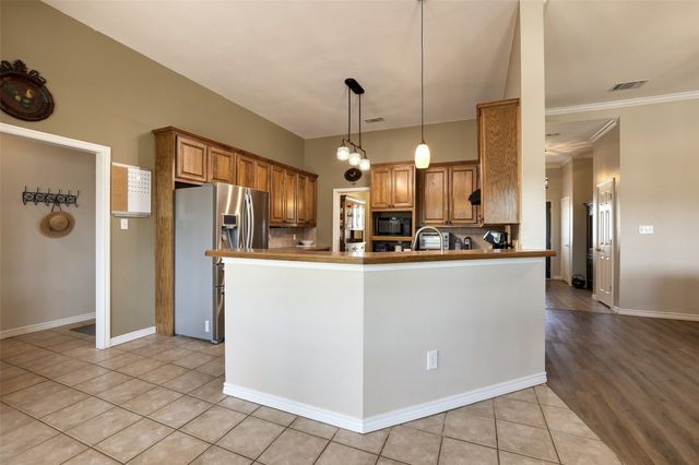 445 County Road 4444, Trenton, TX 75490