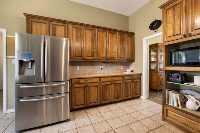 445 County Road 4444, Trenton, TX 75490