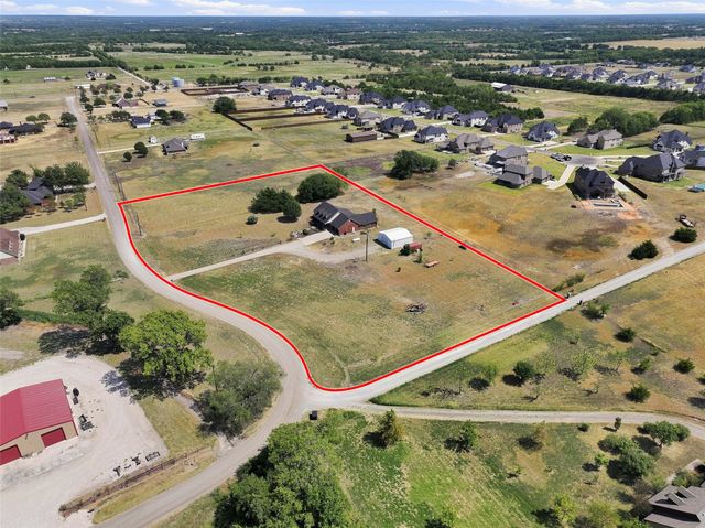 445 County Road 4444, Trenton, TX 75490