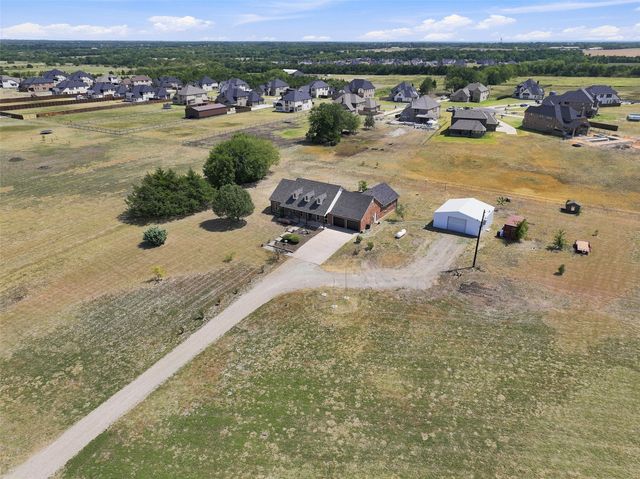 445 County Road 4444, Trenton, TX 75490