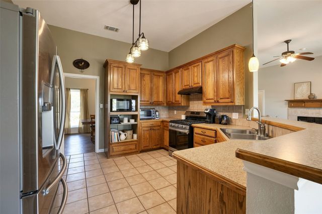 445 County Road 4444, Trenton, TX 75490