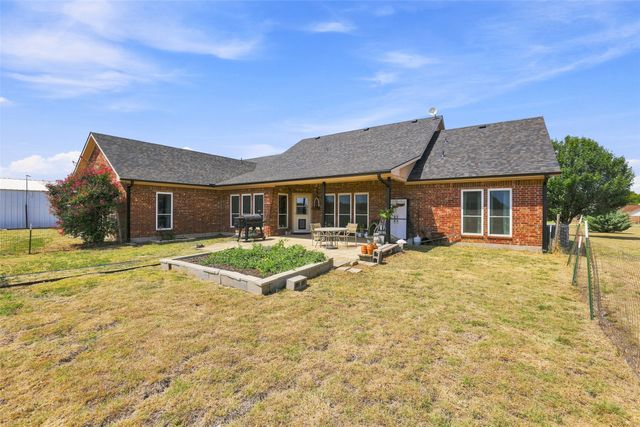 445 County Road 4444, Trenton, TX 75490