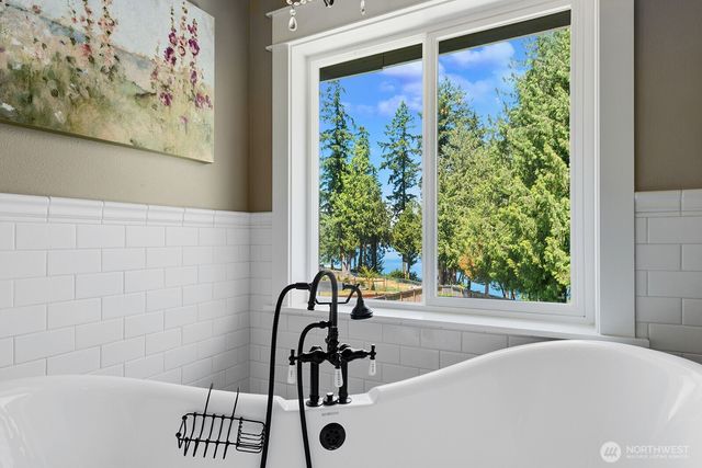 18811 53rd Street Ct E, Lake Tapps, WA 98391