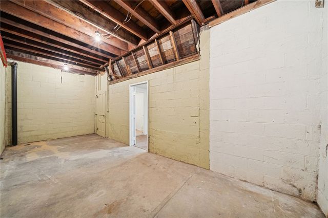 135 E 6th Ave, Tarentum, PA 15084