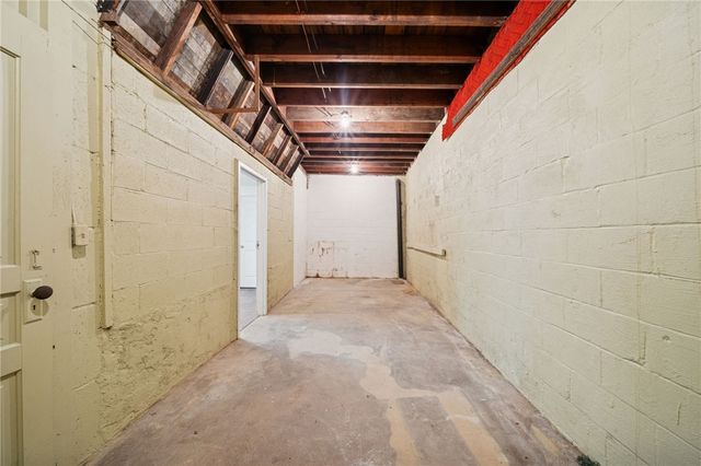 135 E 6th Ave, Tarentum, PA 15084