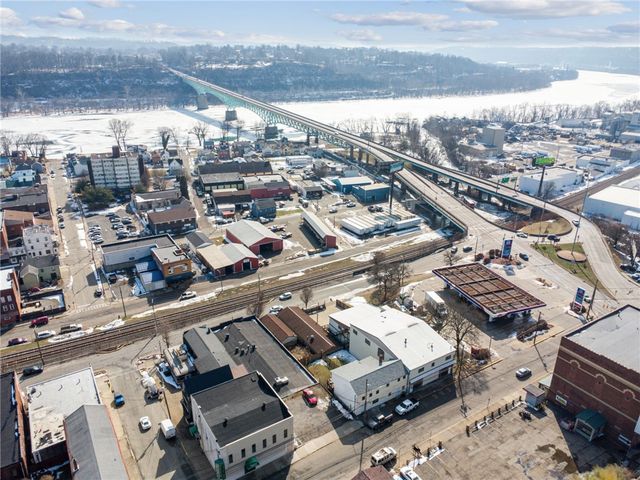 135 E 6th Ave, Tarentum, PA 15084