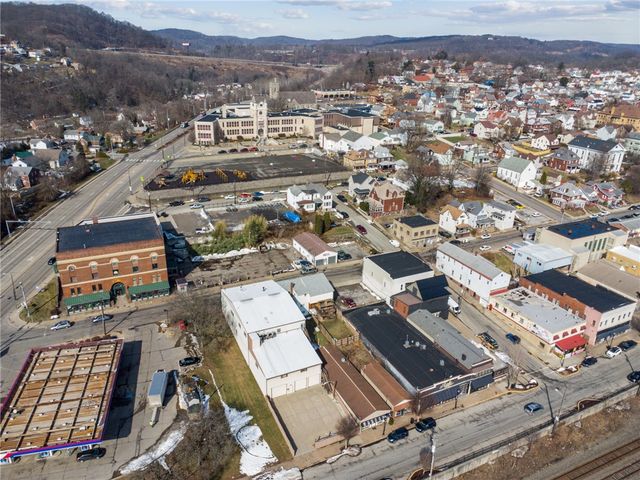 135 E 6th Ave, Tarentum, PA 15084