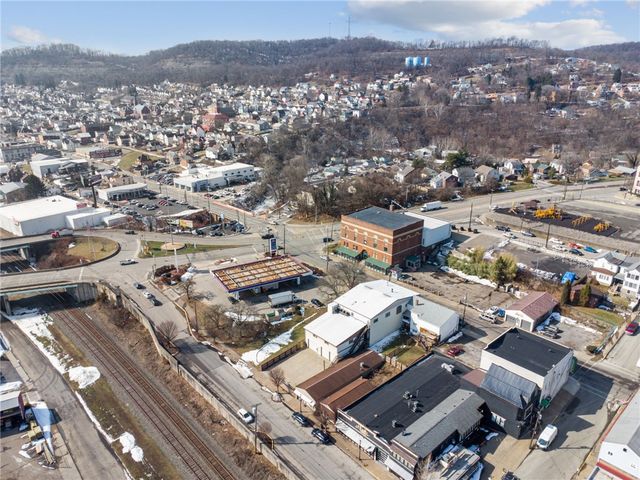 135 E 6th Ave, Tarentum, PA 15084