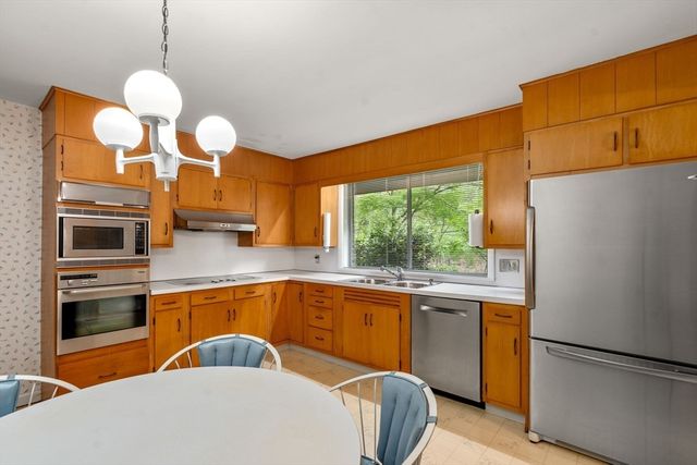 26 Arrowhead Rd, Weston, MA 02493